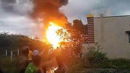 कोयम्बटूर के कोविलपलायम स्थित एक केमिकल फैक्ट्री में शुक्रवार शाम भयंकर विस्फोट होने से अफरातफरी मच गई। विस्फोट के चलते दो लोगों के घायल होने की खबर है