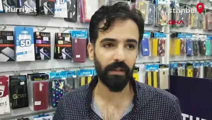 Eşime göstereceğim dedi, telefonu alıp böyle kaçtı