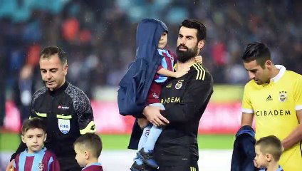 HER ŞEY AŞK İÇİN CANLI