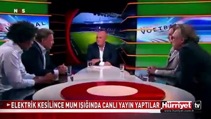 ELEKTRİK KESİLİNCE MUM IŞIĞINDA CANLI YAYIN YAPTILAR