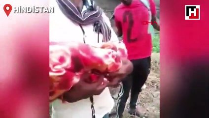 Hindistan'da, kız bebeği canlı canlı gömmek isteyen dedeye suçüstü