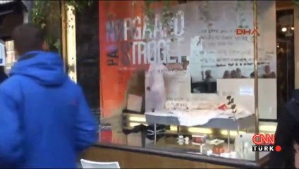 Vitrinde yaşayan manken Danimarkalıların ilgi odağı