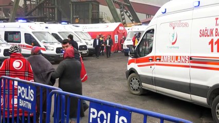 Bartın'da göçük altında kalan madencinin annesi: Oğlum saklandı da bir kenardan çıkacak diye bekliyorum