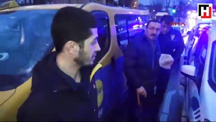 Kadıköy'de yolun karşısına geçmeye çalışan genç kıza dolmuş çarptı