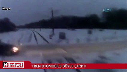 Tren, hemzemin geçitten geçmek isteyen otomobile çarptı