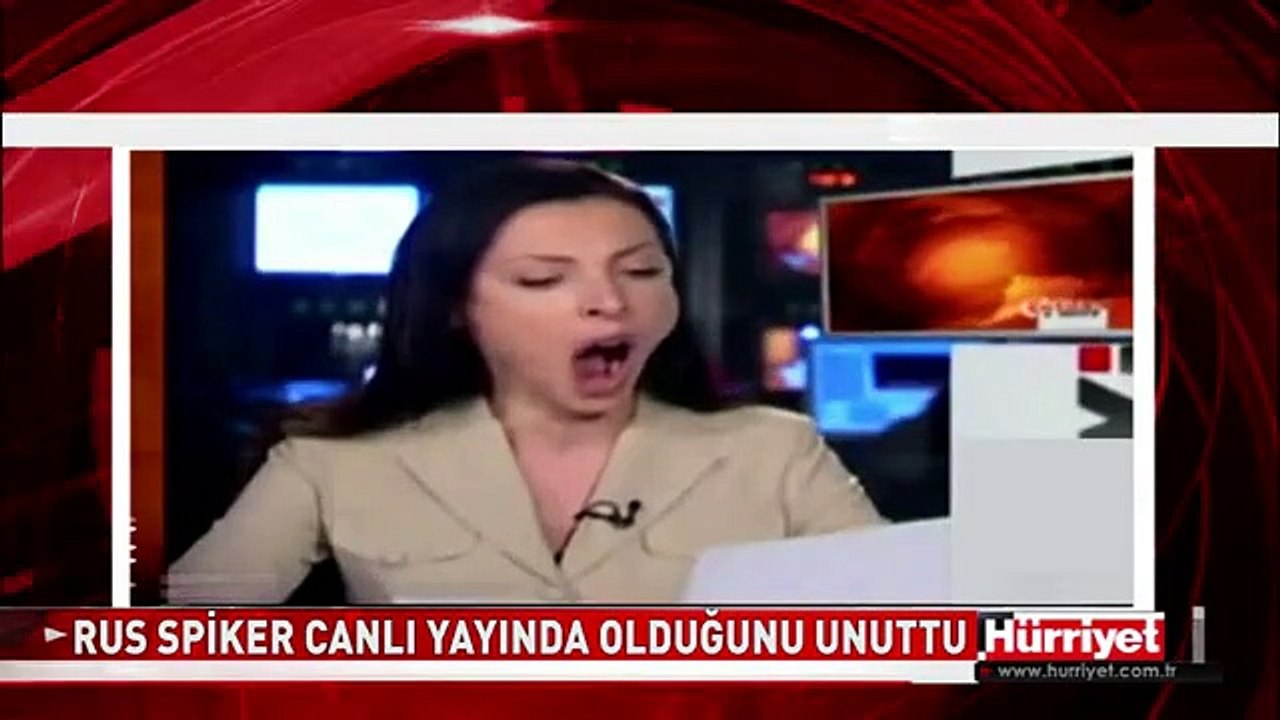 RUS SPİKER CANLI YAYINDA FENA YAKALANDI