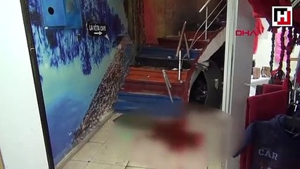 Merdiven boşluğuna düşüp öldü
