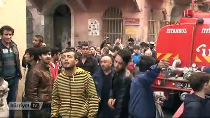 Tarlabaşındaki yangın mahalleliyi sokağa döktü