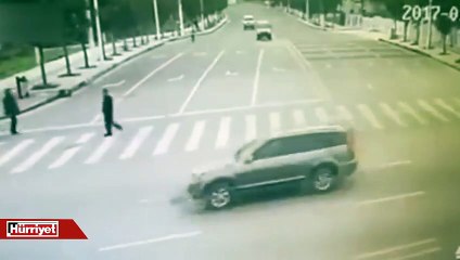 Lüks cipi yoldaki yayaların üzerine böyle sürdü...