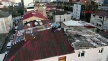 Çatıya çıkan gençleri polis drone ile uyardı