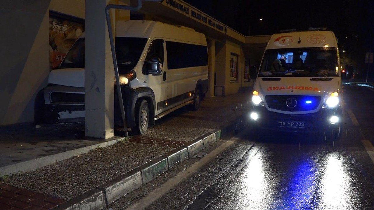 Bursa’da kaza yapan alkollü sürücü yolcu koltuğuna geçip, ‘Sürücü değilim’ dedi