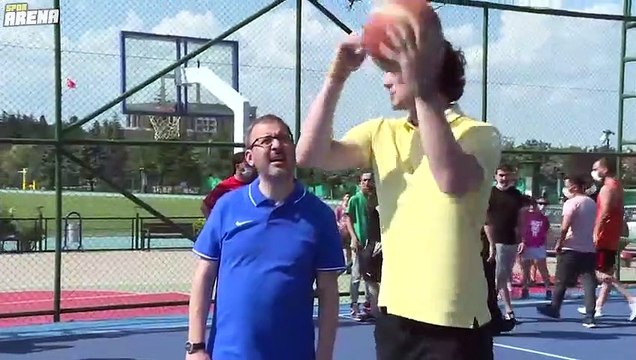 Cedi Osman'dan Gençlik ve Spor Bakanı Muharrem Kasapoğlu'na ziyaret