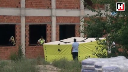 Binadan  atlamak isteyen kadını çekirdek çıtlayarak izlediler