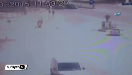 Kontrolden çıkan araç yayaları ezdi