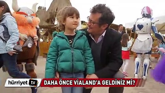 Cengiz Semercioğlu ve kızı Pera Vialand'de