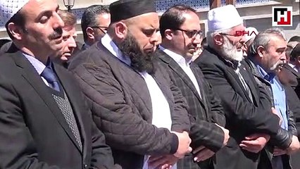 Müezzinin sele kapılan otomobilinde ölen eşi ve annesi toprağa verildi