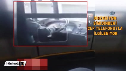 Tải video: Otobüs şoförünün cep telefonu ve çay keyfi