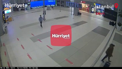 Havalimanında şüpheli yolcunun üzerinden 100 cep telefonu çıktı