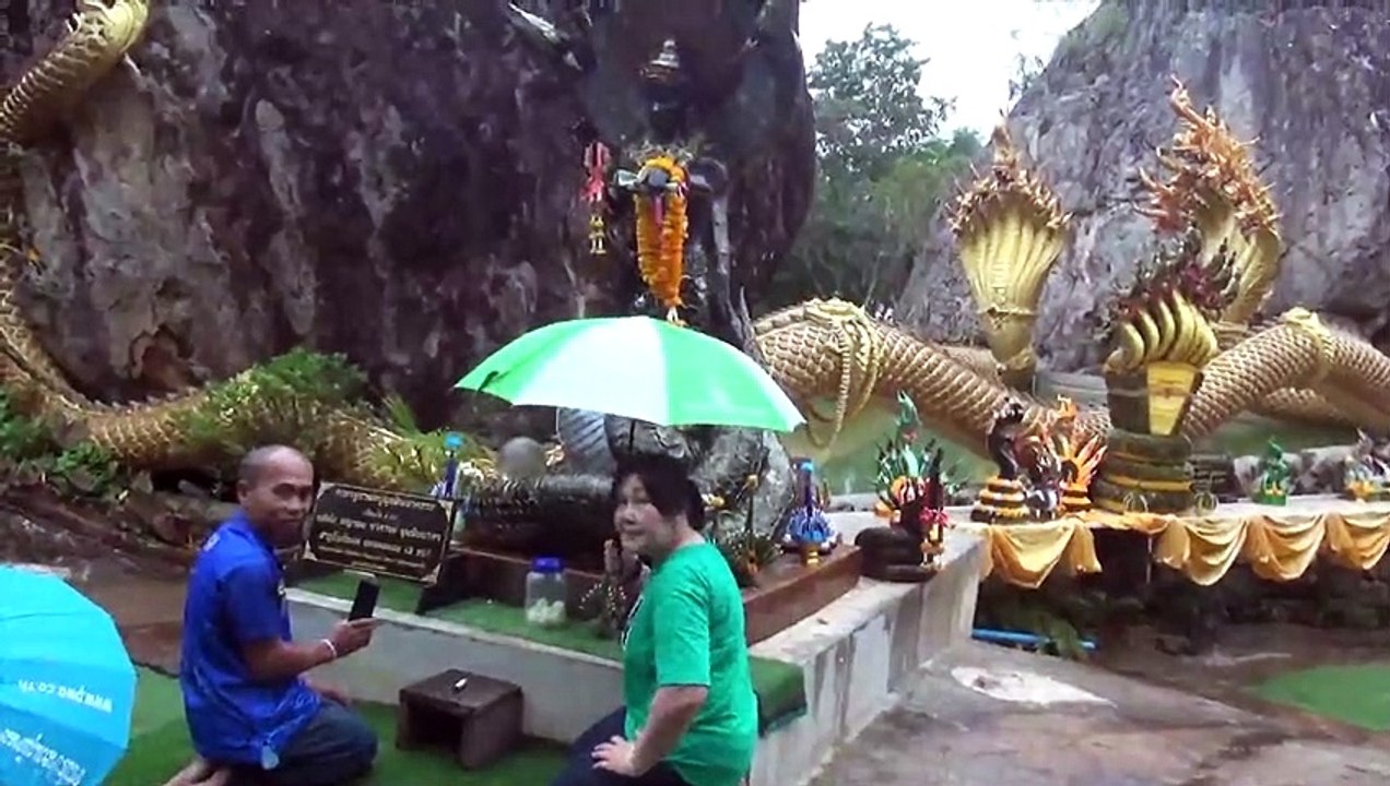 แห่ขอ เลขเด็ด 16/10/65 แน่นวัดดังอุดรฯ คอหวยยิ้มได้ 3 ตัวเน้นๆเสี่ยงโชค