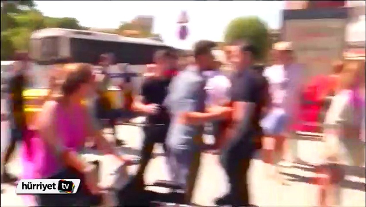 Taksi şoförleriyle turistler arasındaki kavgayı çevik kuvvet ayırdı