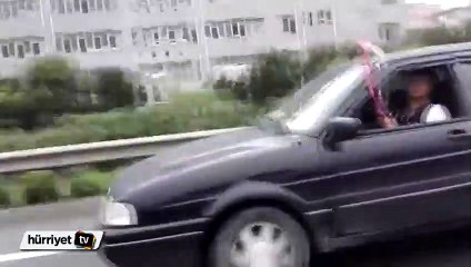 Kolunda serum ile otomobil kullandı ceza yedi