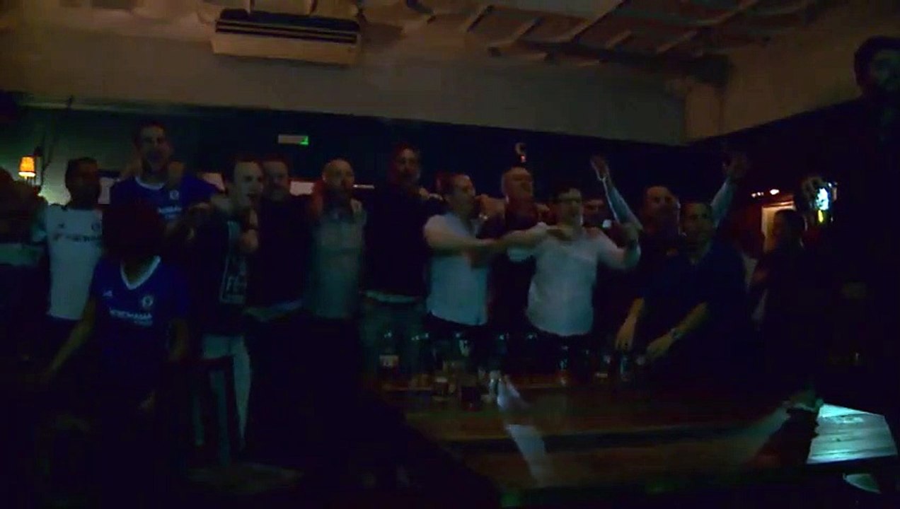 Chelsea taraftarları bitiş düdüğüyle coştu!