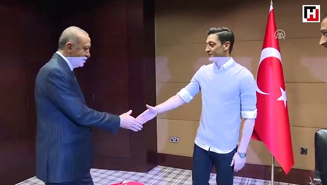 Cumhurbaşkanı Erdoğan, Mesut Özil, İlkay Gündoğan ve Cenk Tosun’u kabul etti