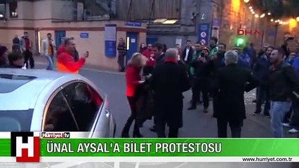 ÜNAL AYSAL'A MAÇ ÖNCESİ PROTESTO