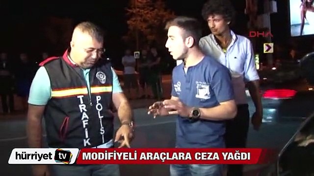 Trafik polisleri modiyeli otomobillere ceza yağdırdı