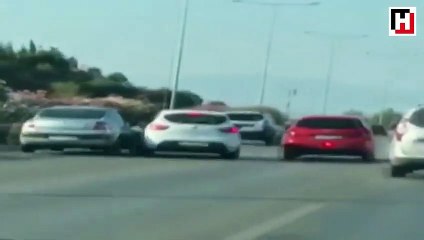 Direksiyonu, tartıştığı sürücünün otomobiline doğru kırdı