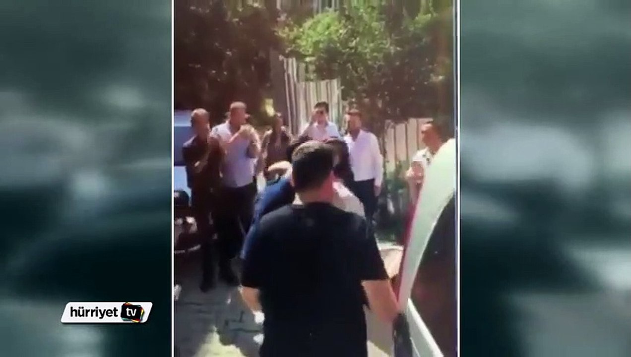 Neslihan Atagül ile Kadir Doğulu sokakta çifte telli oynadı