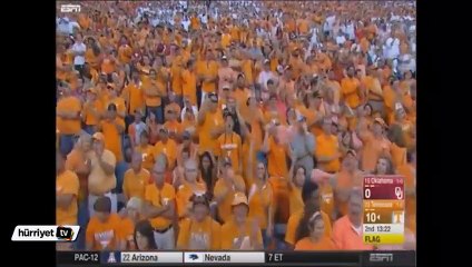 Maç izleyen genç çift fena yakalandı