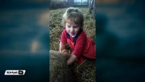 3 yaşındaki küçük çiftçi kuzu doğurttu