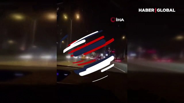 Esenyurt'ta makas atarak yarışan gençlerin kaza anı kamerada: Yapış arkasına, ne olacak?