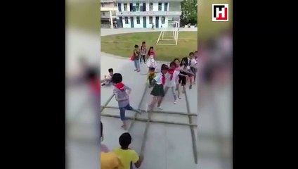 Hem eğlenip hem takım çalışması öğrenen çocuklar