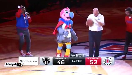 Çılgın başkan ‘smaç’ yaptı