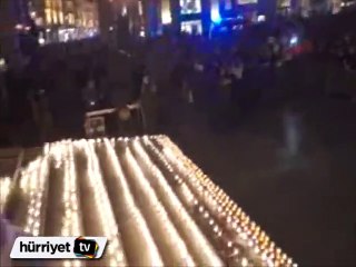 Fransızlar Charlie Hebdo için sokaklara döküldü