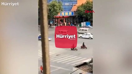 Çin'de bir kadın eski erkek arkadaşının düğün aracının yolunu kesti