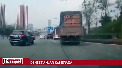Çin’de tuğla yüklü kamyon devrildi