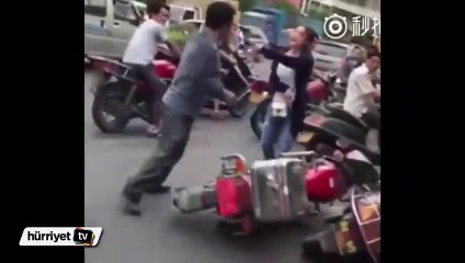 Yol vermediğini iddia ettiği kadına tekme-tokat saldırdı