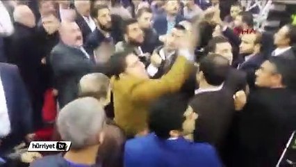 İzmir’de kavgalı kongre