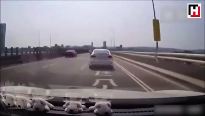 Kendisine yol vermeyen sürücüyü pazara yollayan adam