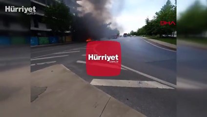 Küçükçekmece'de çöp kamyonu alev alev yandı