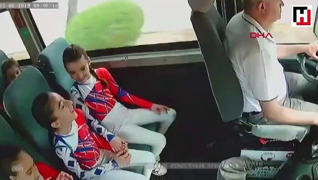 Denizli’de öğrenci servisiyle cip çarpıştı