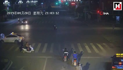 Motosikletli sürücüden insanlık dersi