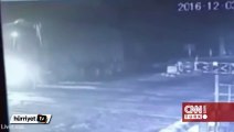 Tren kamyonu parçaladı, şoför kurtuldu