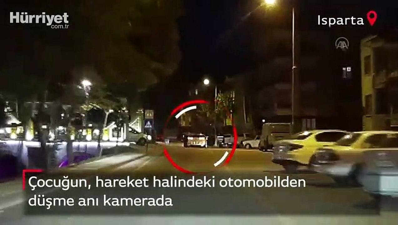 Çocuğun hareket halindeki otomobilden düşme anı kamerada