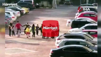 Kısıtlamaya rağmen çocuklarla el ele tutuşup halay çektiler