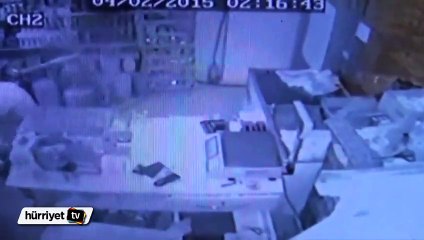 Marketten bin lira ve sigara çalan çocuklar kamerada