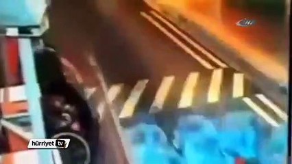 Kamyon motosikletliyi ezip geçti !